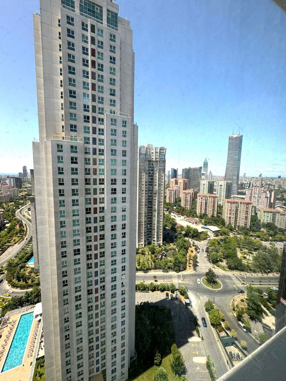 ATAŞEHIR AĞAOĞLU SKY TOWERS´TA EŞYALI 1+1 KIRALIK DAIRE