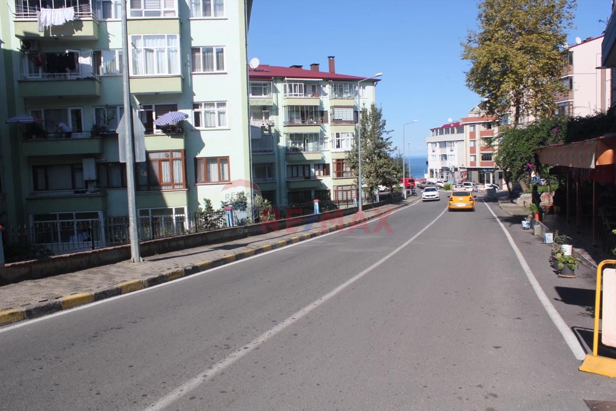 RE/MAX MEYDAN'DAN YEŞILTEPEDE TANJANTA YAKIN BODRUM KAT BALKONSUZ 2+1