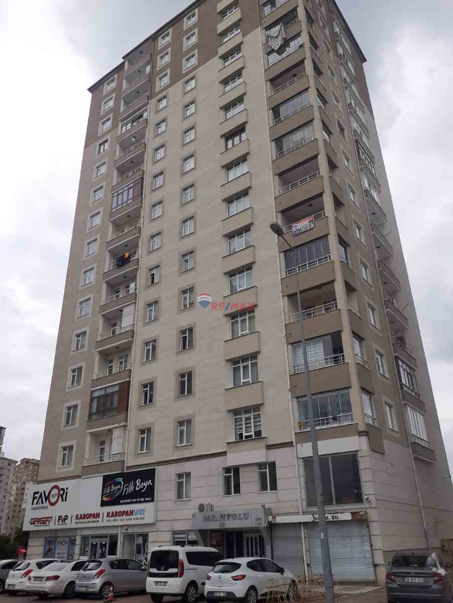 MELIKGAZI TACETTİN VELİ MAHALLESINDE  DÜVENÖNÜNE 400M SATILIK DAİRE