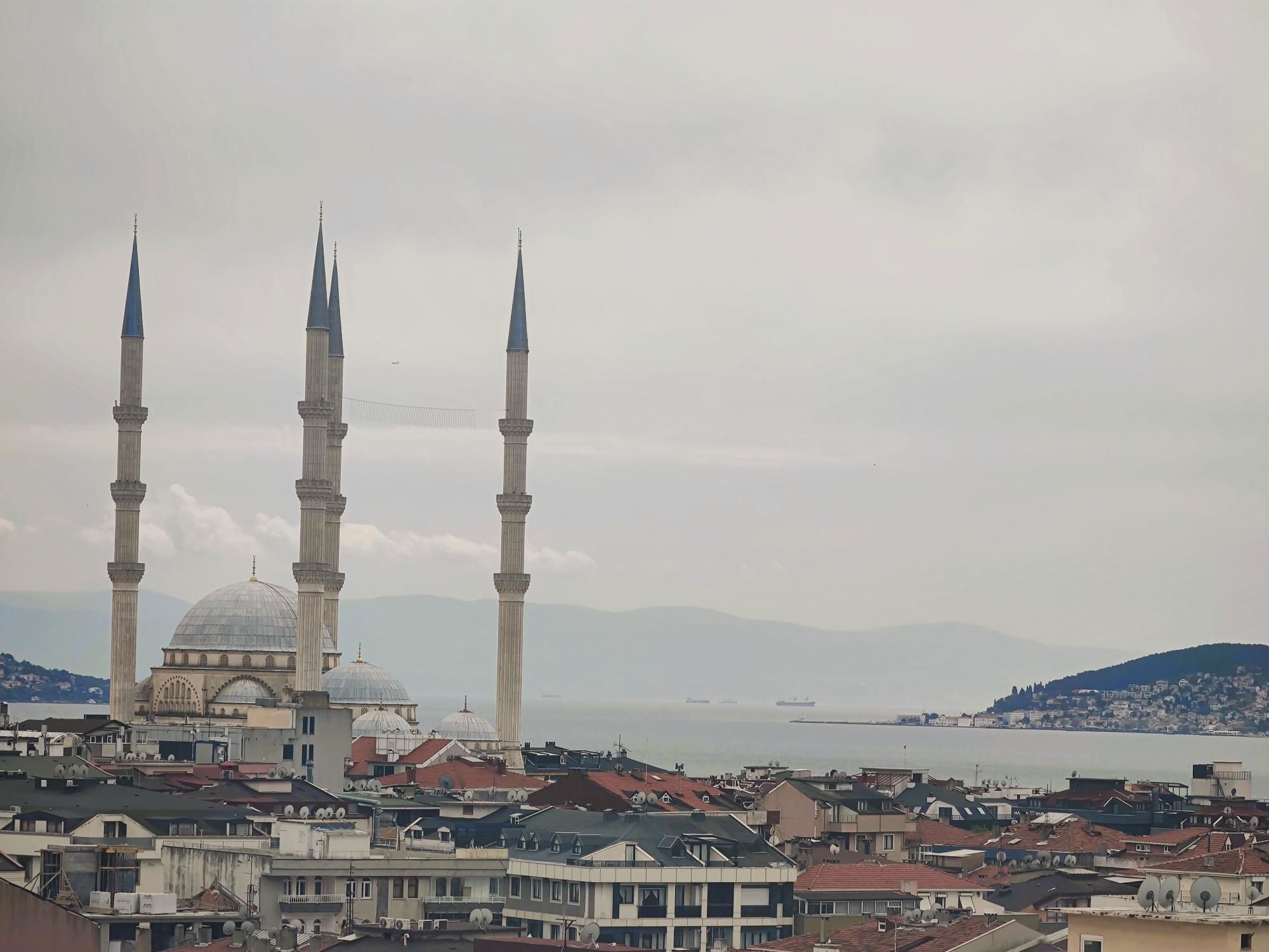 ALTAYÇEŞMEDE DENİZ ADALAR VE ŞEHİR MANZARALI EŞYALI KİRALIK 5+2 DUBLEKS