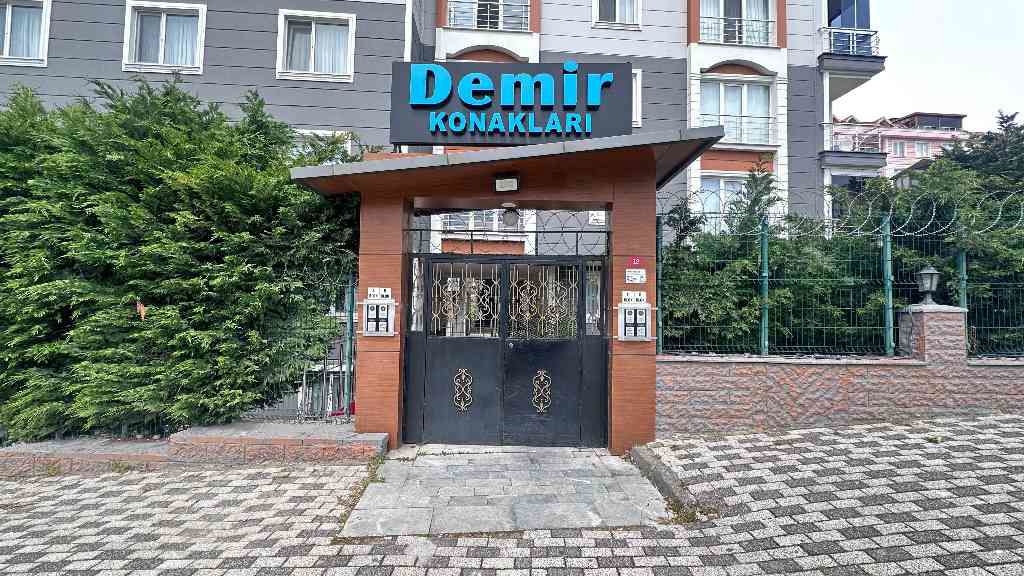 GÖL VE DENİZ MANZARALI GENİŞ 3+1
