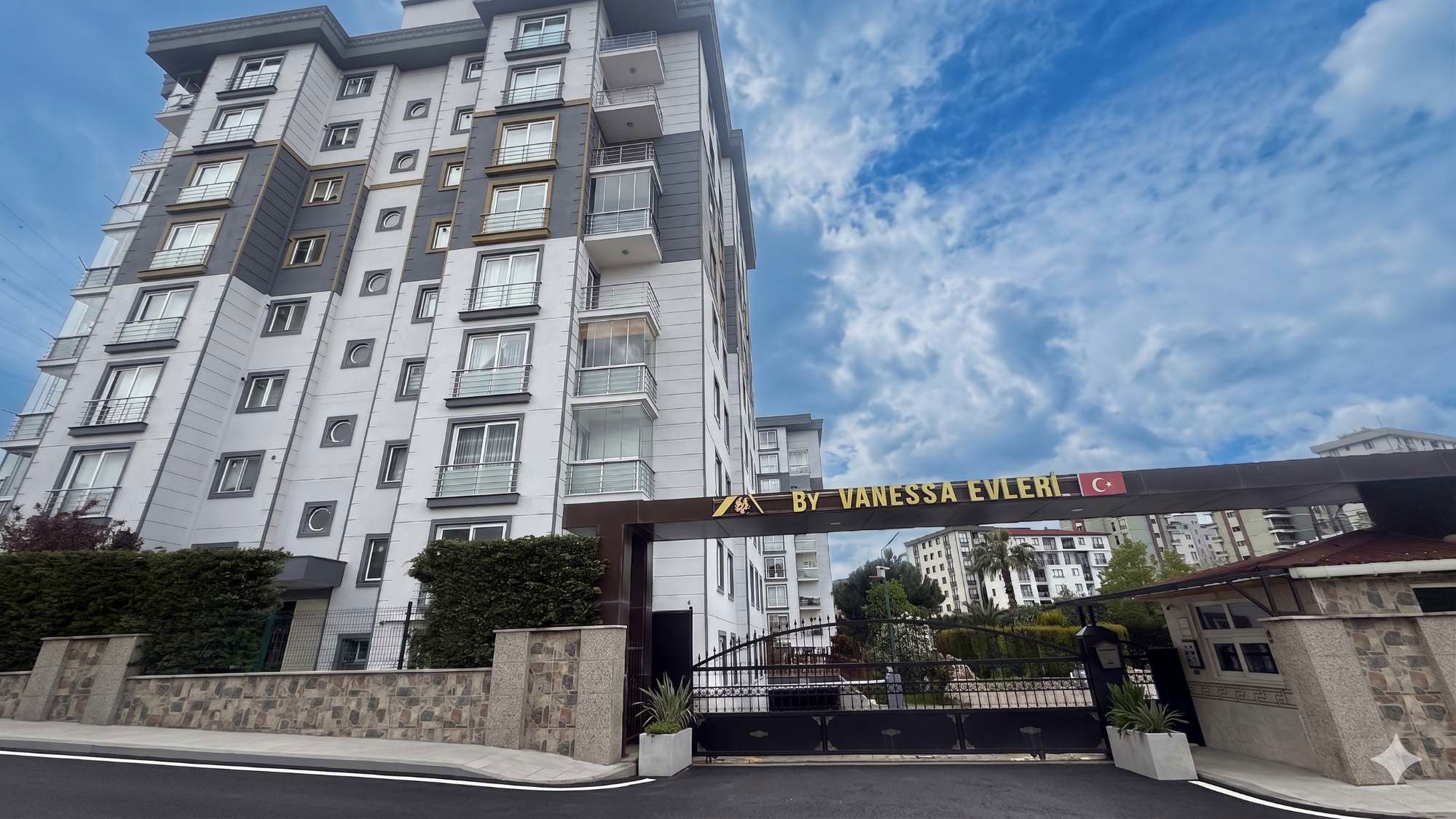 RE/MAX GOLD'DAN KURTKÖY BY VENESSA'DA BOŞ, YENI BOYALI, HEMEN TESLIM 2+1!