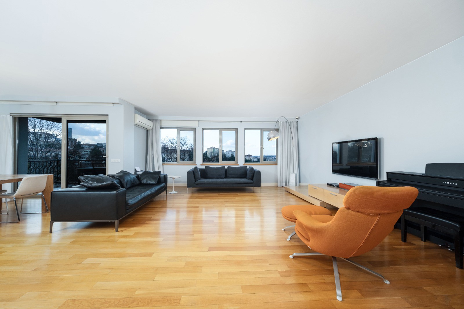 ETİLER ALKENT SİTESİNDE PARKURA BAKAN MODERN DEKORASYONLU 3+1