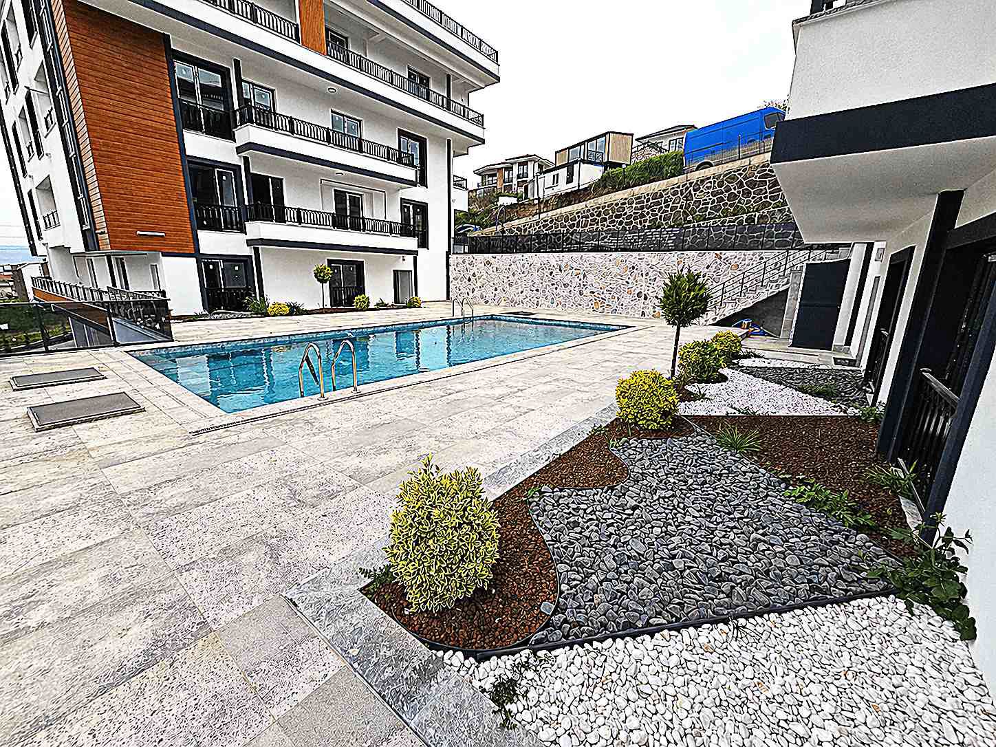BAŞISKELEDE DENIZ VE DOĞA MANZARALI KIRALIK 2+1 DUBLEKS DAIRE