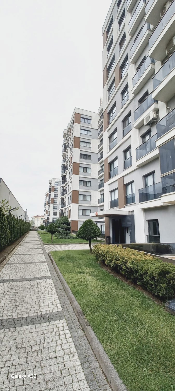 SANCAKTEPE'DE SITE IÇERISINDE GENIŞ VE FERAH SATILIK 3+1 DAİRE