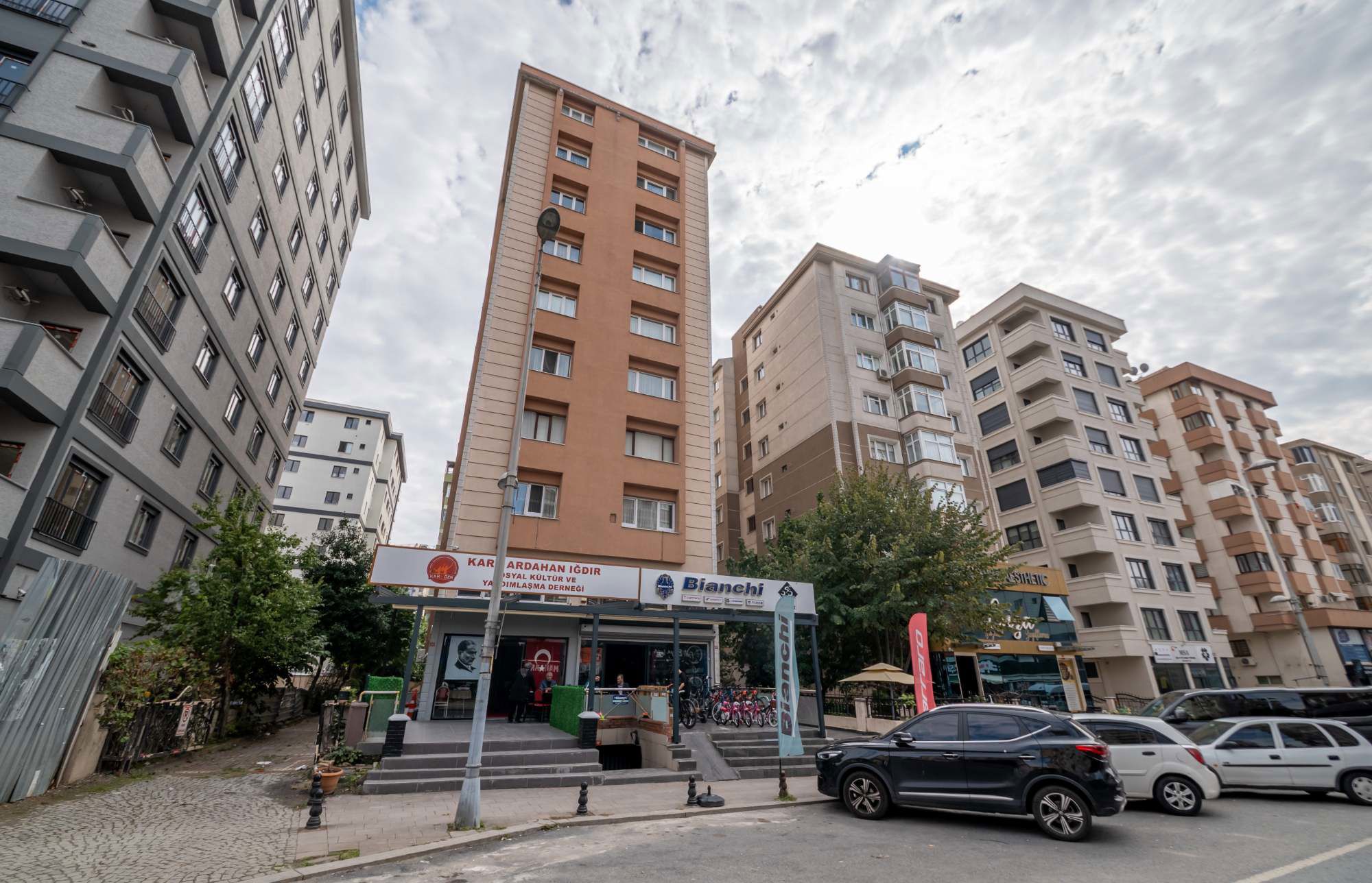 İÇERENKÖY’DE DEĞERLİ KONUMDA GENİŞ SATILIK 3+1 DAİRE