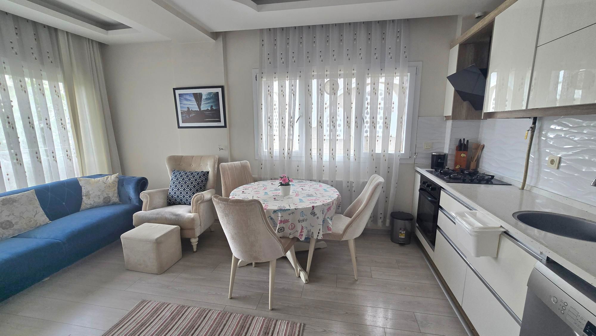 KARŞIYAKA’DA EŞYALI KİRALIK 2+1 DAİRE, ASANSÖRLÜ YENİ BİNADA