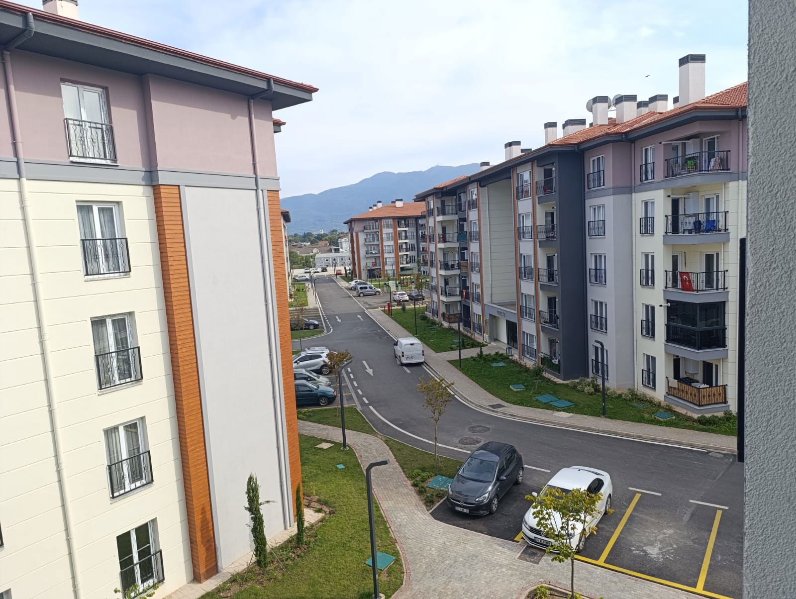 SAĞLIK KENT SİTESİNDE ARA KAT 2+1 KİRALIK DAİRE