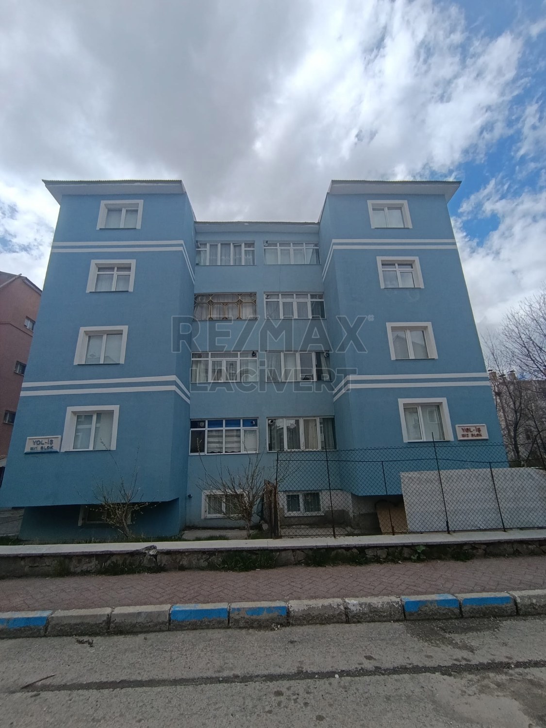 RE/MAX LACİVERT'TEN DADAŞKENT'TE SATILIK 3+1 DAİRE