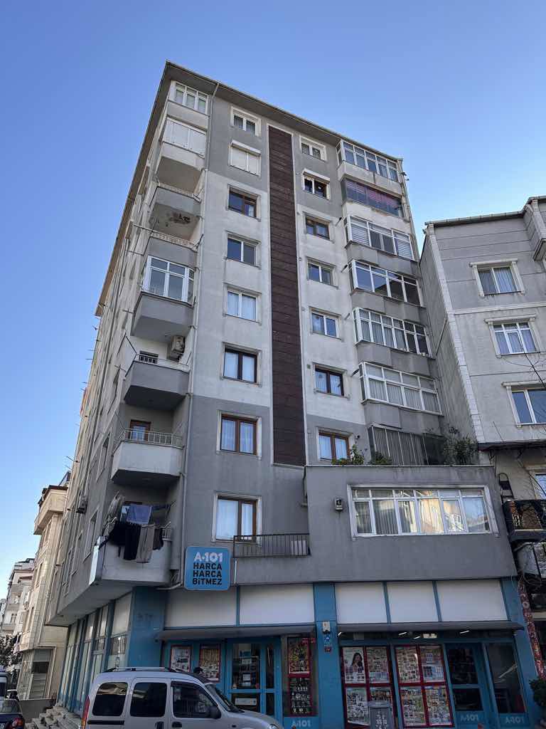 PENDİK KAYNARCA’DA CADDE ÜZERİNDE KÖŞE KONUMDA DENİZ MANZARALI GENİŞ 3+1 SATILIK DAİRE