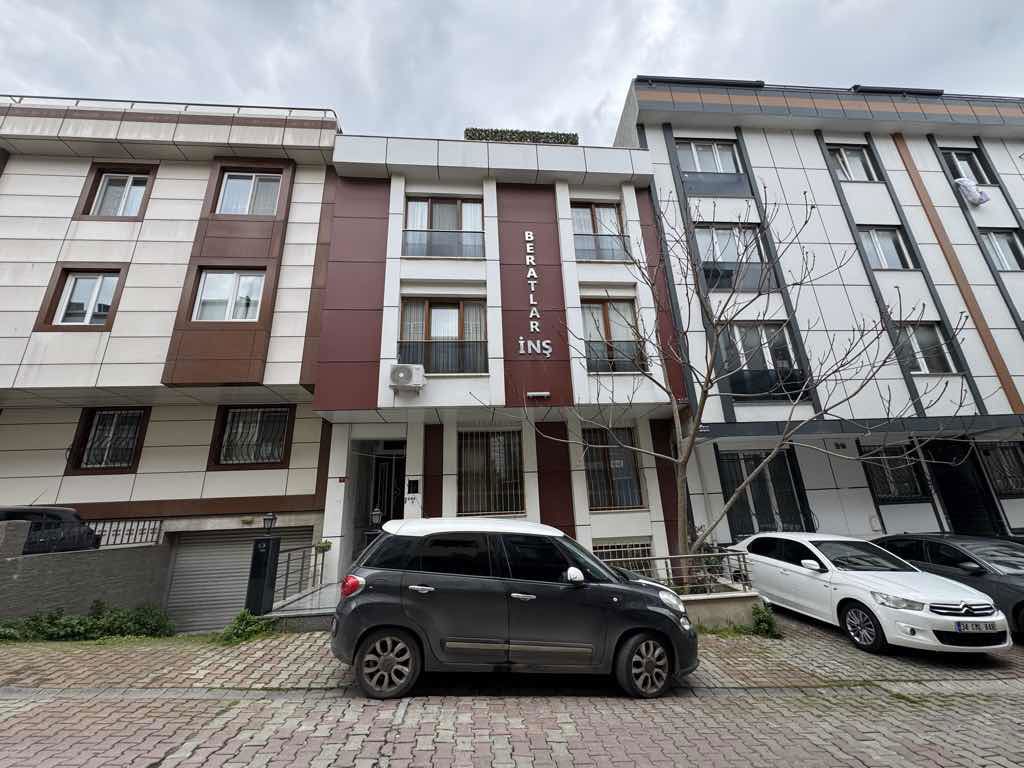 KÜÇÜKÇEKMECE YEŞİLOVADA BAHÇELİ 2+1 SATILIK DAIRE