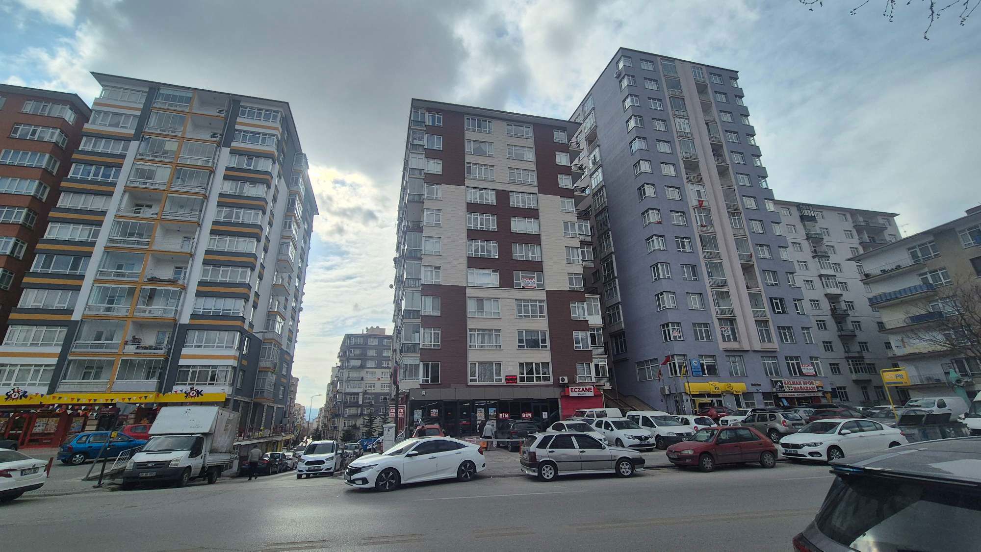 İVEDİK CADDESİ ÜZERİNDE MERKEZİ LOKASYON KİRALIK 3+1 DAİRE