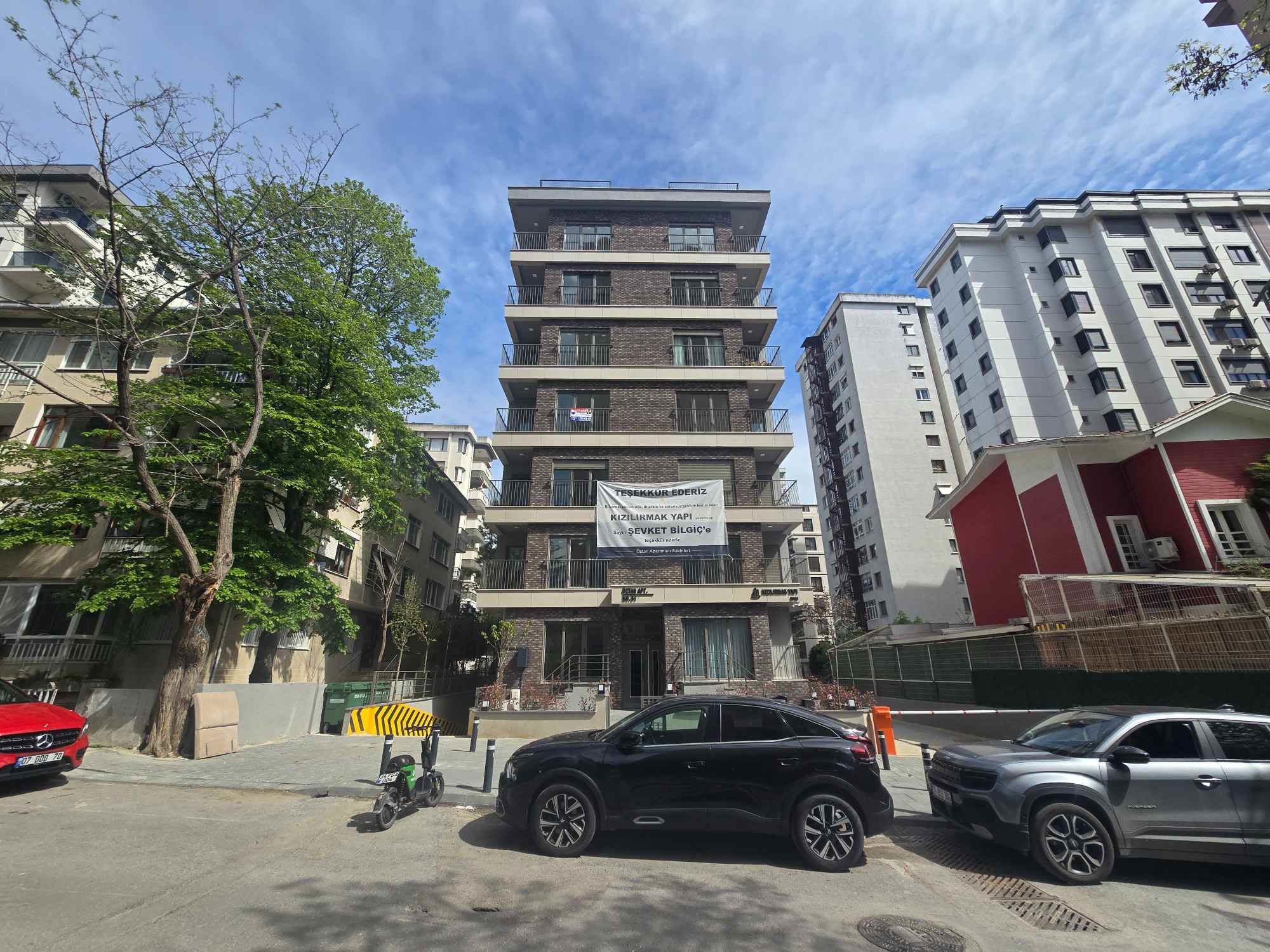 FENERYOLUNDA YENİ BİNADA MARMARAYA YAKIN BALKONLU KİRALIK 2+1