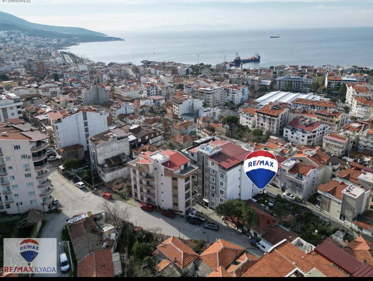 DİKİLİ MERKEZDE, BAHÇE MANZARALI VE GENİŞ MUTFAKLI 2+1 DAİRE