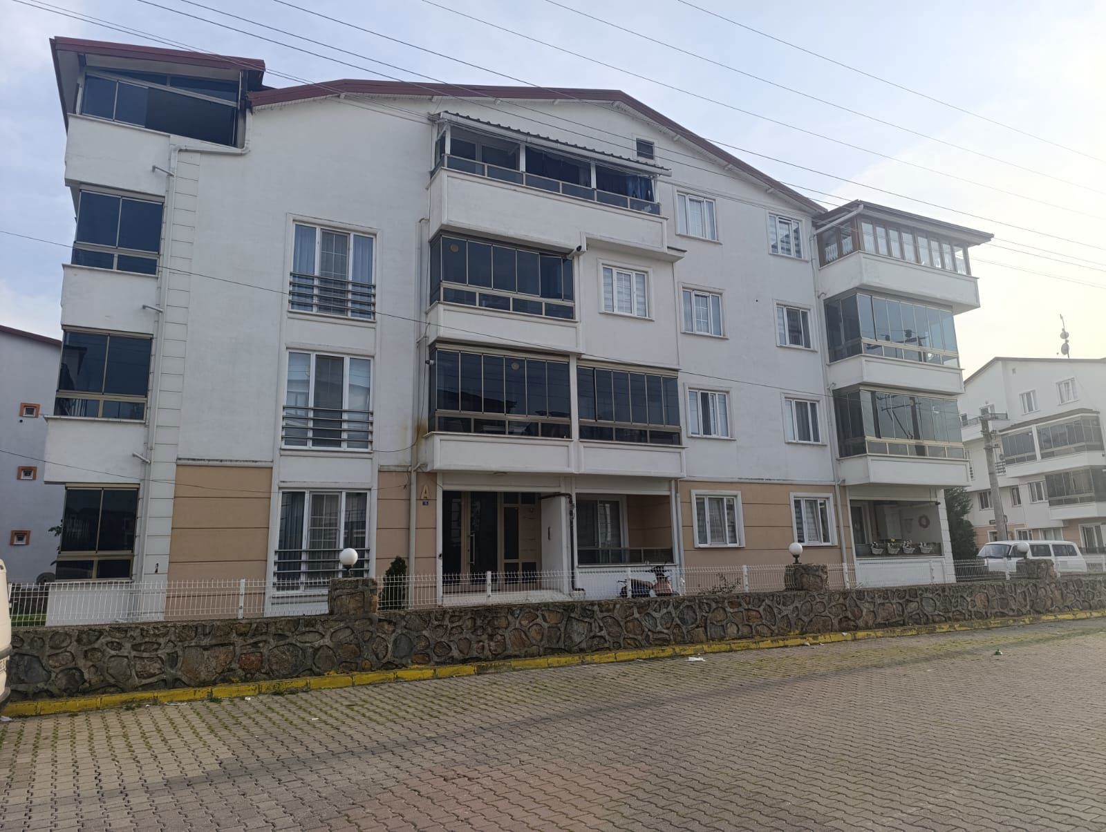 KARTEPE UZUNÇIFTLIK ELIZAN 5 EVLERI’NDE SATILIK 2+1 MODERN DAIRE!