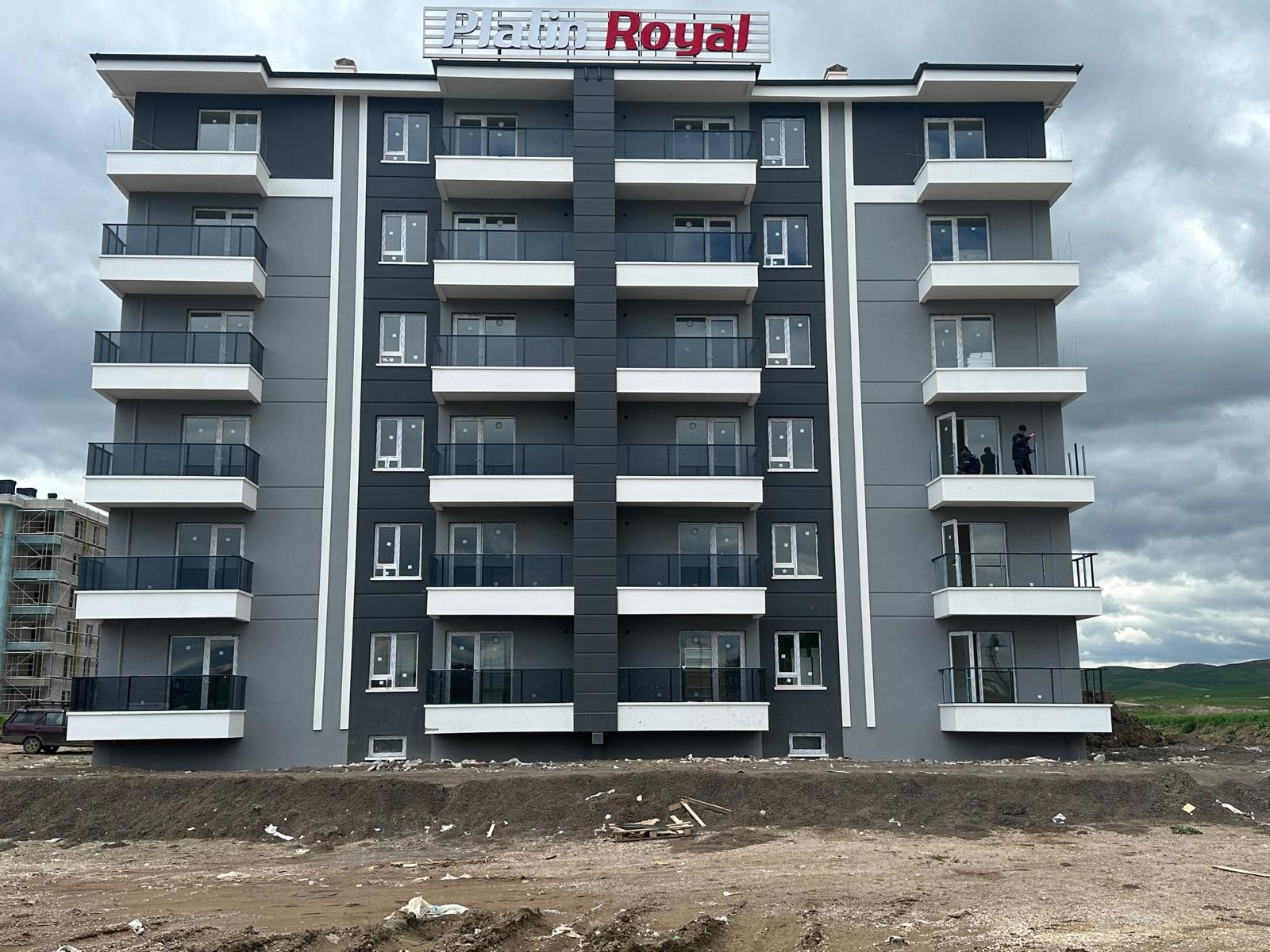 ESENBOĞADA HAVUZLU SİTEDE 1+1 SATILIK DAİRE