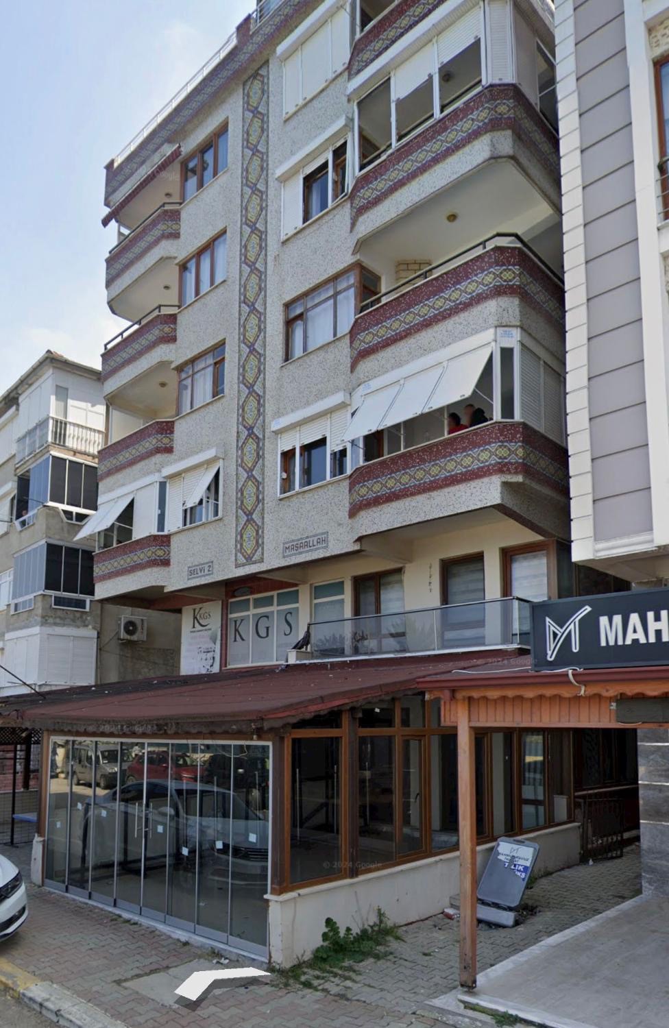 ÇINARCIK ESENKÖY ‘DE DENİZE SIFIR BİNADA SATILIK EŞYALI 2+1 BAHÇE KATI DAİRE