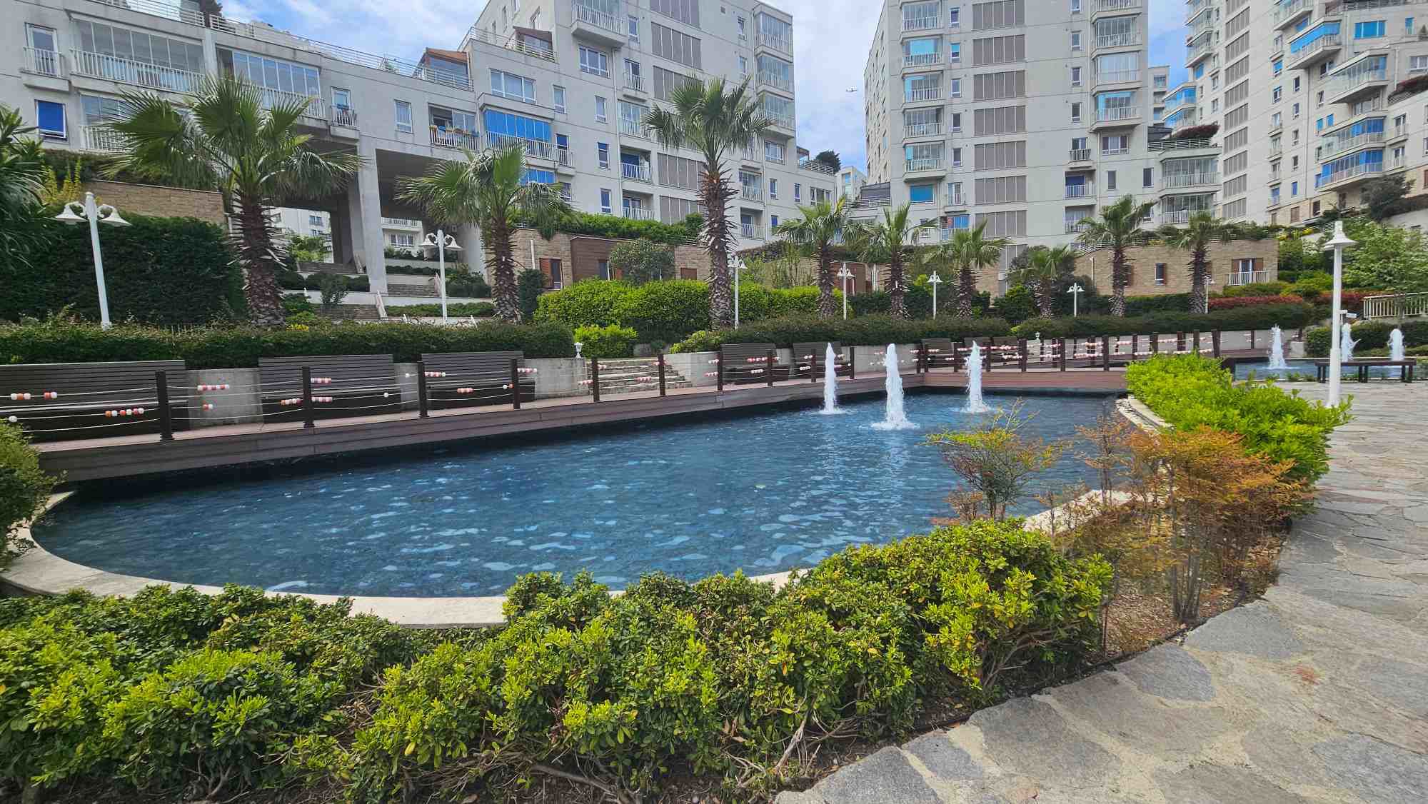 REMAX PRO PINAR'DAN EGE YAKASI SİTESİ ASOS EVLERİNDE KİRALIK 3+1 BOŞ DAİRE