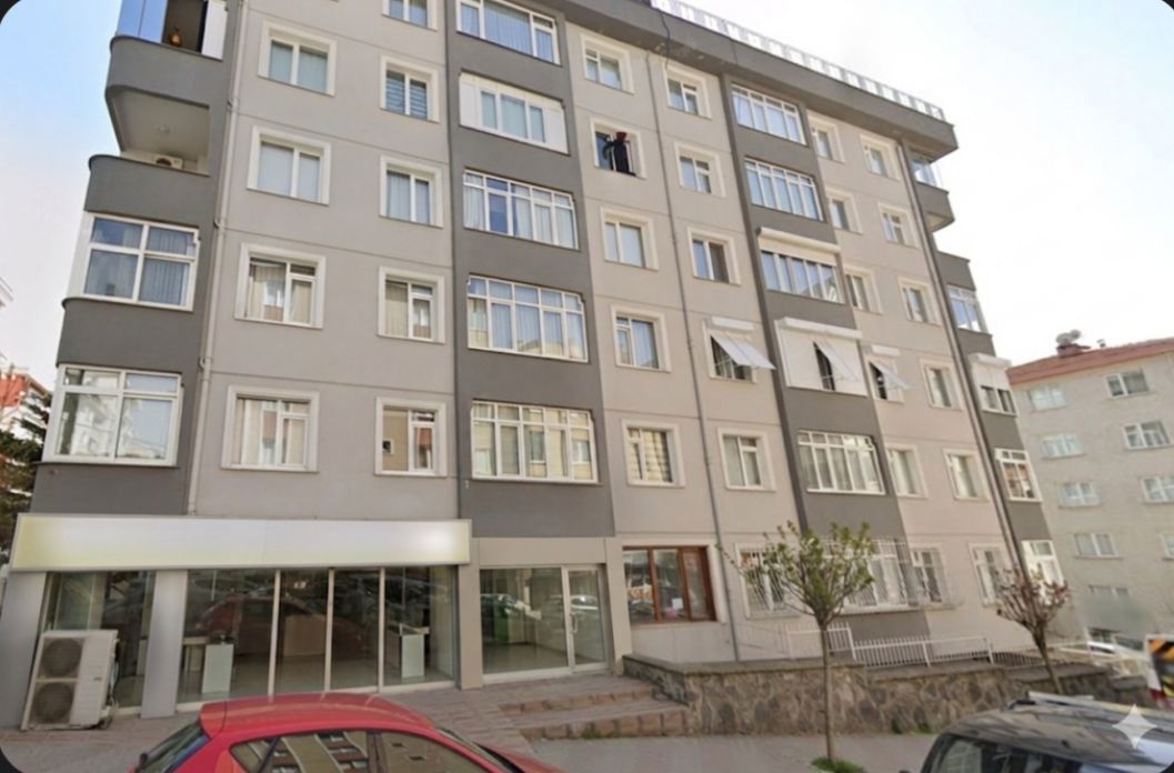 ÜMRANIYE IKBAL CADDESI YURT SITESI'NDE ARA KAT GENIŞ 3+1  KIRALIK DAIRE