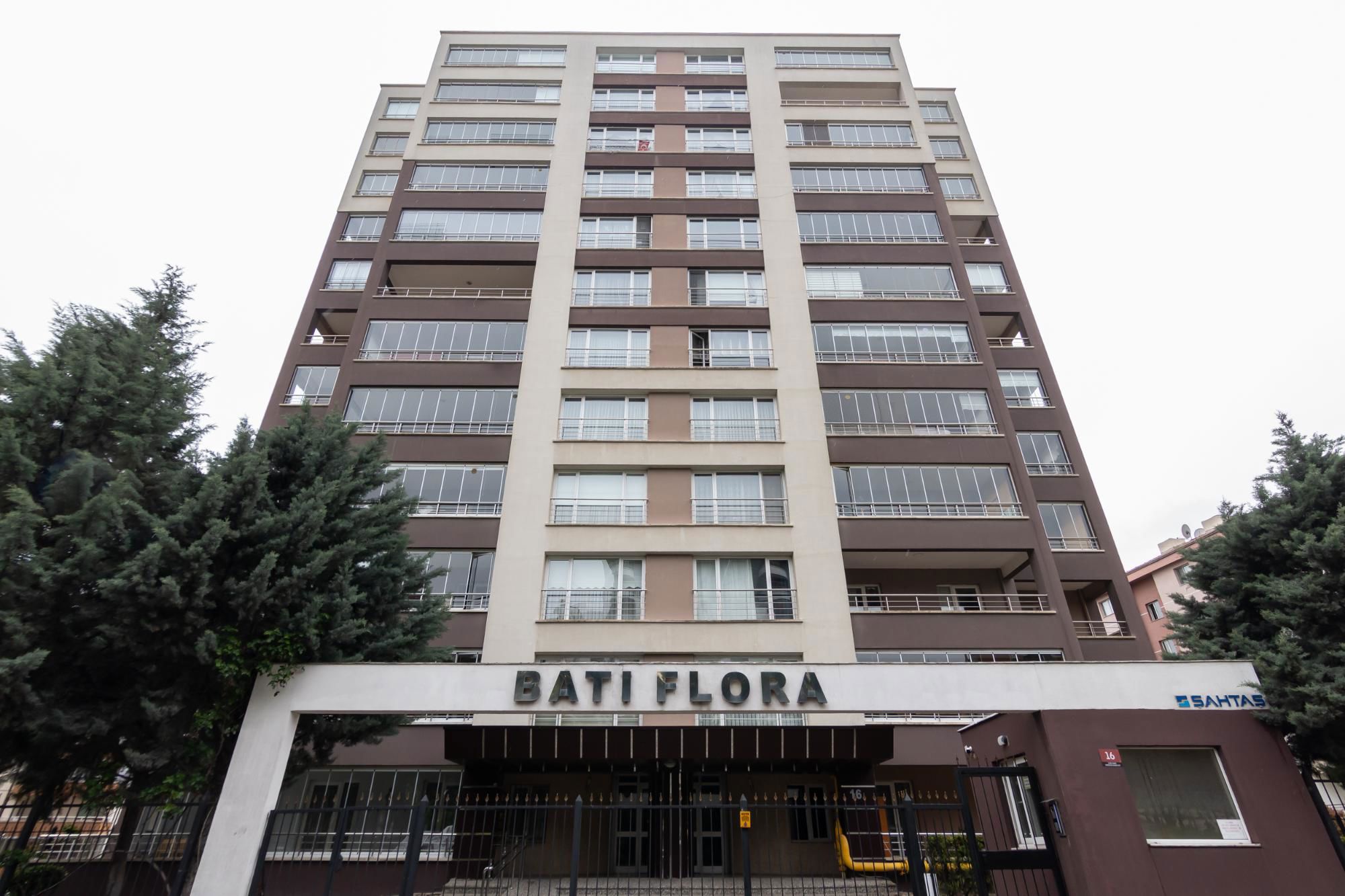 BATI FLORA EVLERİ’NDE SATILIK 3+1