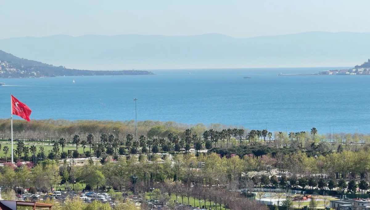 DENIZ VE ADALAR MANZARALI 5+2 NET 227M2 KIRALIK DUBLEKS