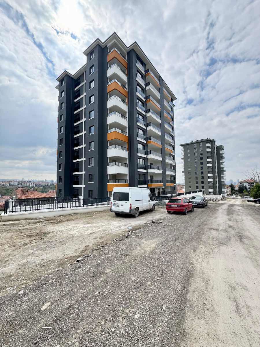 TOPRAKLIKTA SIFIR BINADA ŞEHIR MANZARALI GENIŞ 3,5+1 | ARA KAT