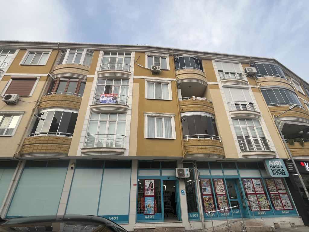 RE/MAX HAPPY'DEN ÇARŞI MERKEZDE 3+1 SATILIK DAİRE