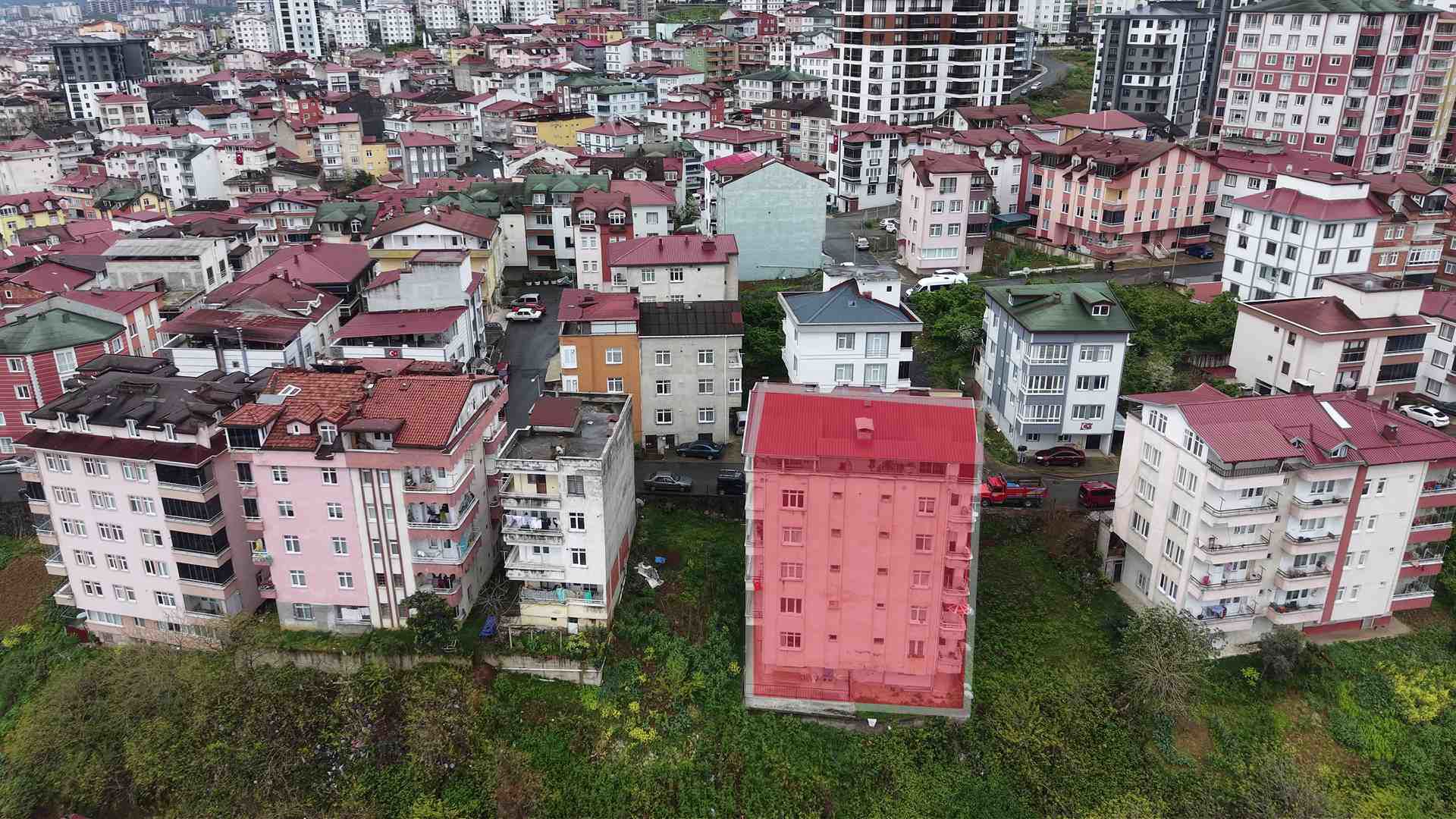 BUCAK MAHALLESİ’NDE GENİŞ KULLANIMLI -SATILIK 2+1 DAİRE