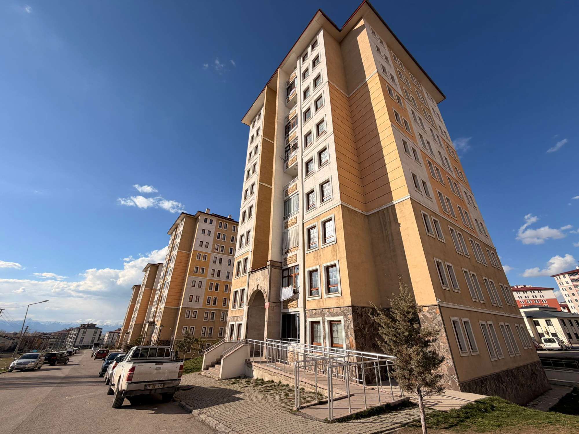 REMAX ARTIS'DEN A.GAZI TOKILERDE SATILIK 2+1 DAIRE