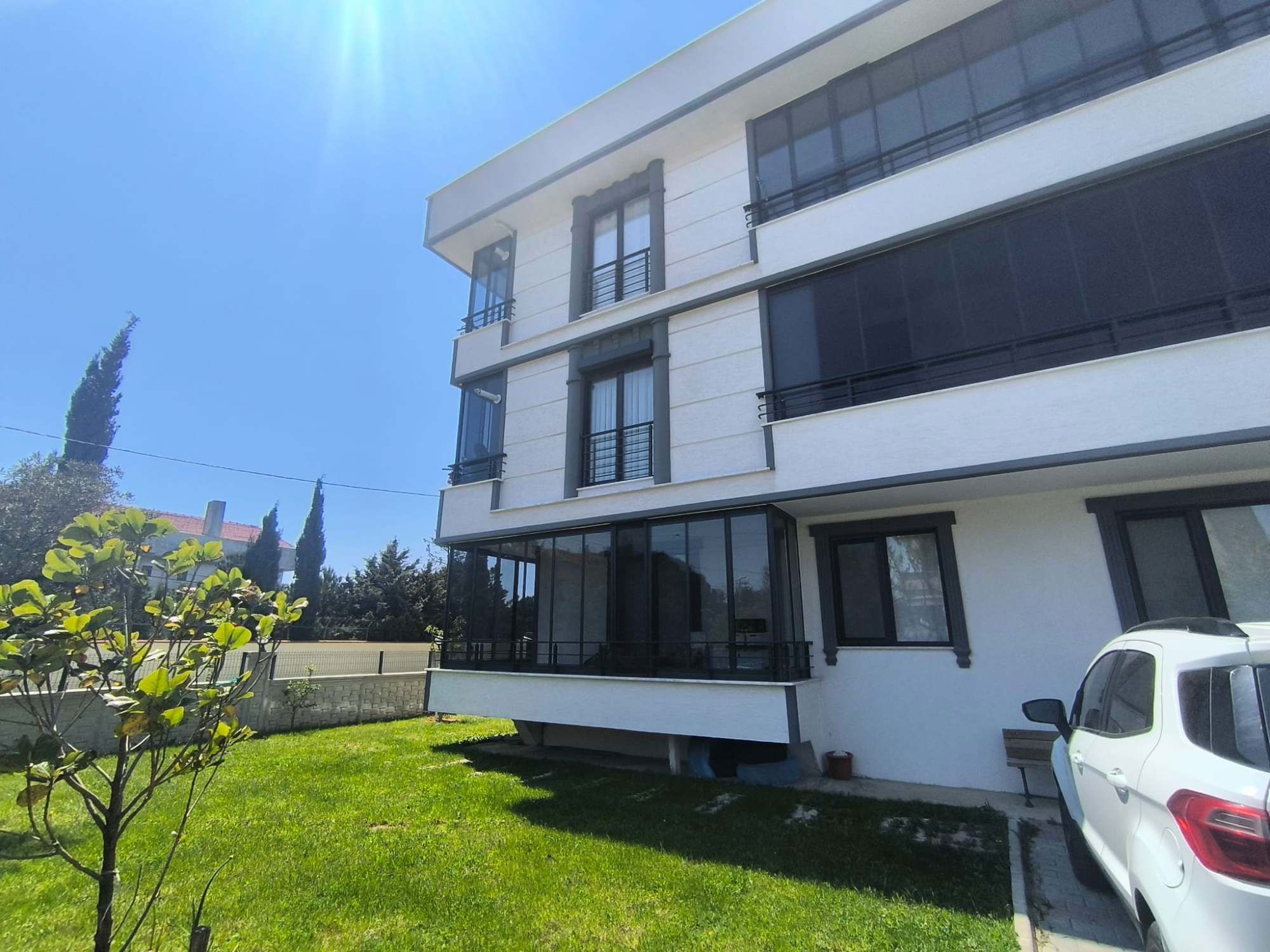 BÜYÜKÇEMECE KAMILOBA MAH  MUHTEŞEM KONUMDA 2+1   SATILIK  DAIRE