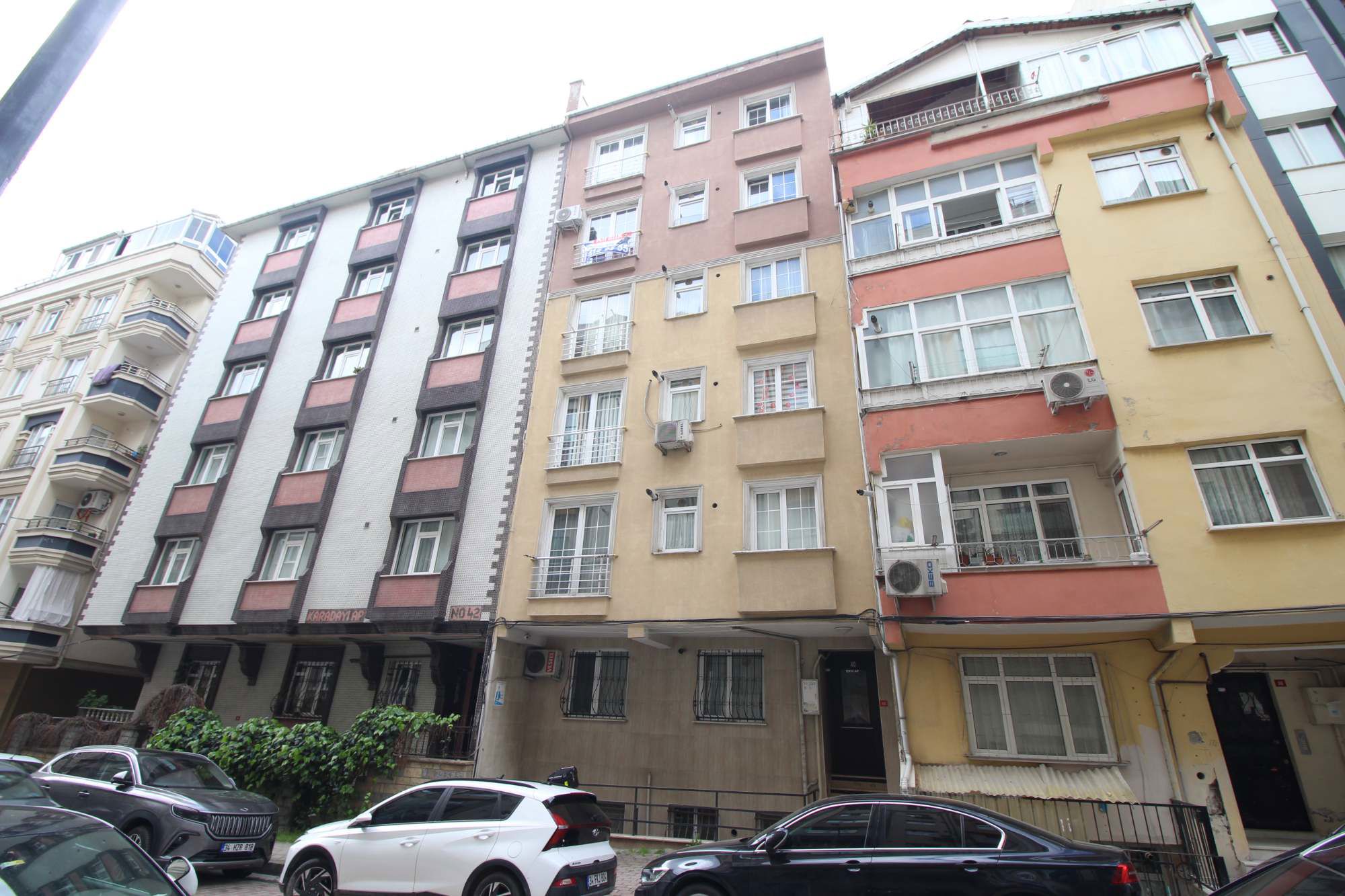 ŞIRINEVLER MEYDAN YAKINI GENÇ BINA 2+1 ARAKAT 75 M2