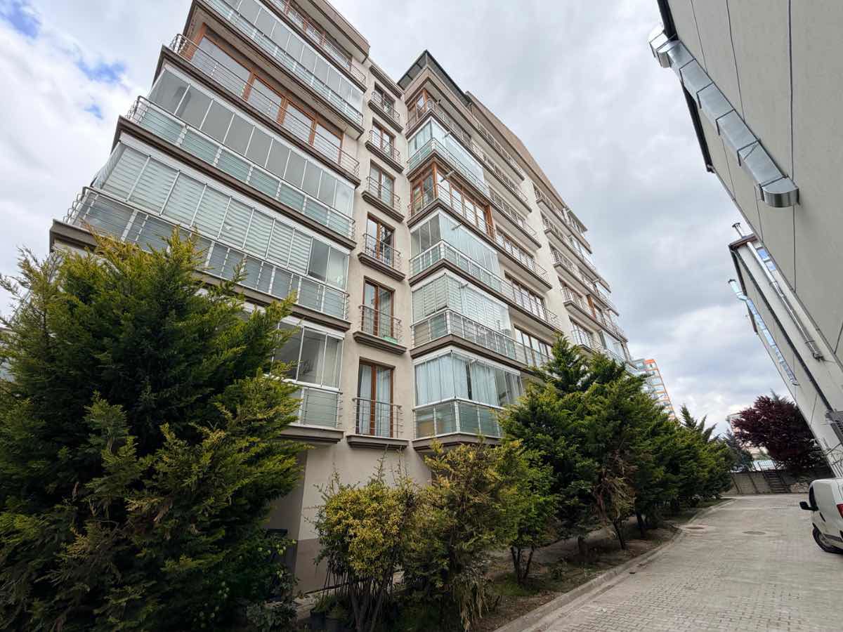BAĞLICA MAHALLESİ KOMPLE YAPILI KATTA SATILIK 180 M2 4+1 DAİRE