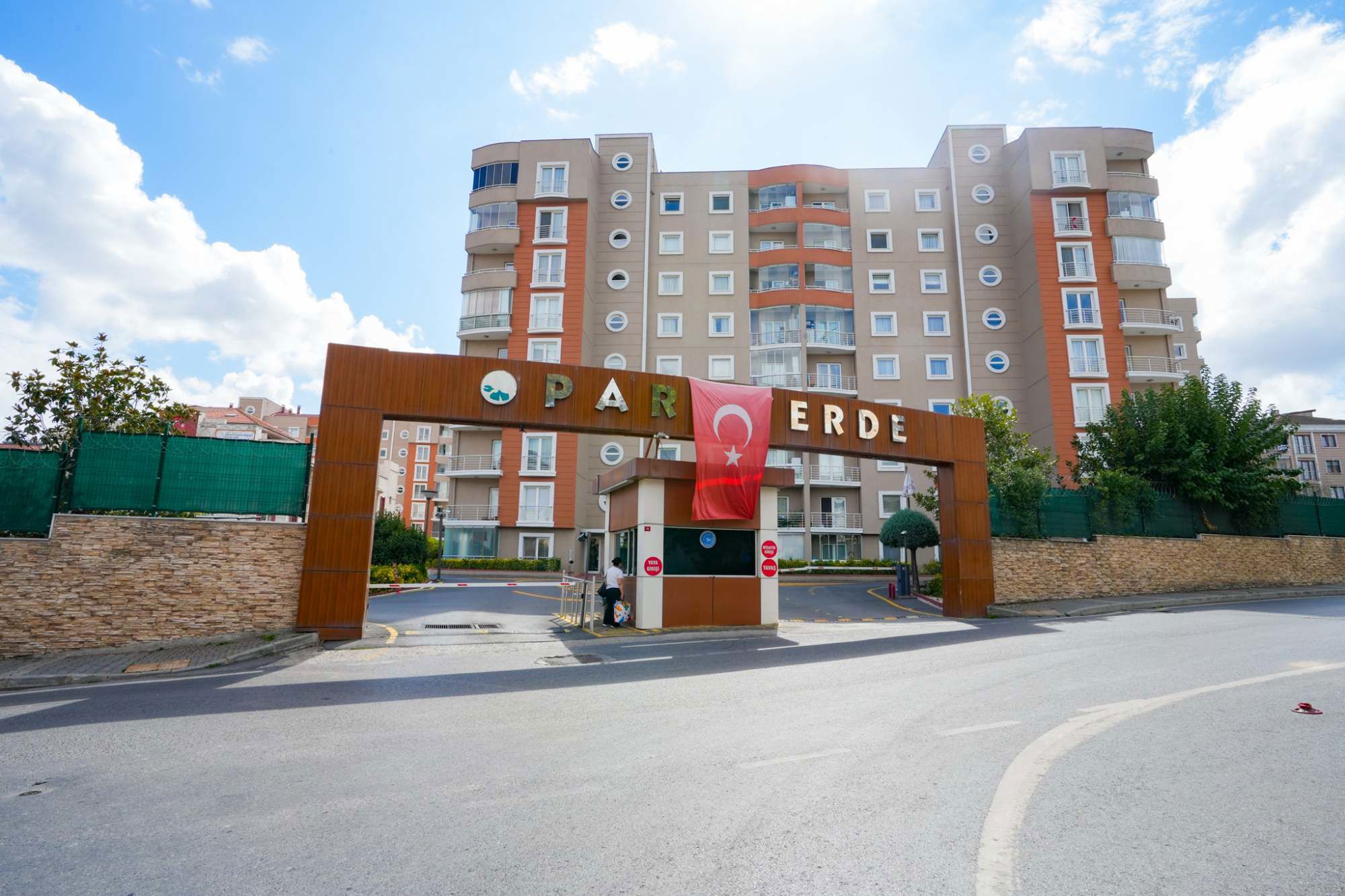 REMAX TERMİNAL OYA DOĞAN PARKVERDE SİTESİ 3+1 KİRALIK DAİRE