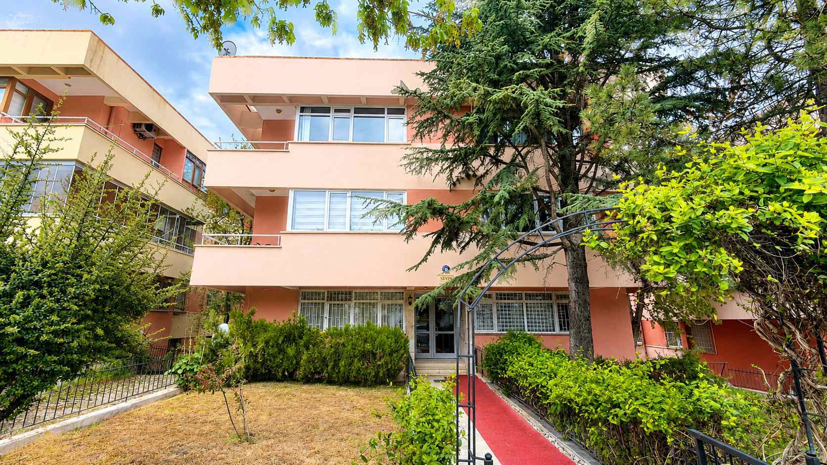 ÇANKAYA BÜYÜKESAT KOZA SOKAK'TA 2+1 SATILIK DAİRE