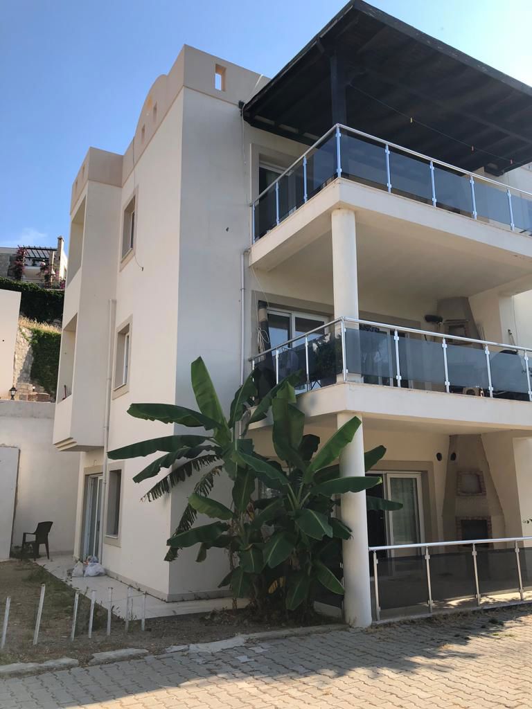YALIKAVAK GÖKÇEBELDE HAVUZLU SITE İÇINDE 2+1 DAIRE