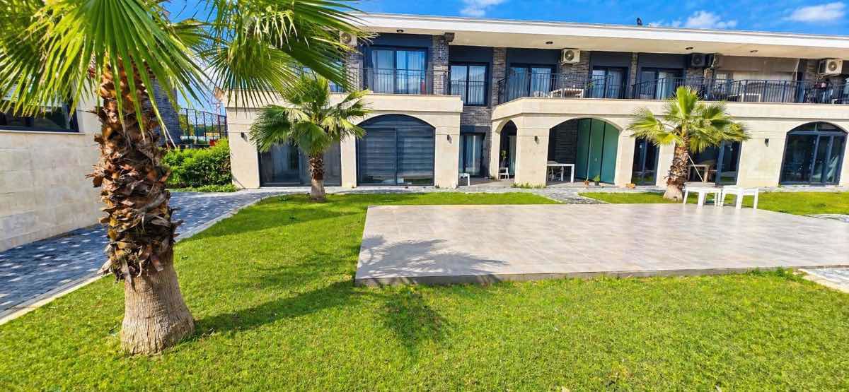 KUŞADASI KUŞTUR’DA ÖZTAŞ COUNTRY’DE 2+1 DAİRE HAVUZLU SİTEDE DENİZE YÜRÜME MESAFESİNDE