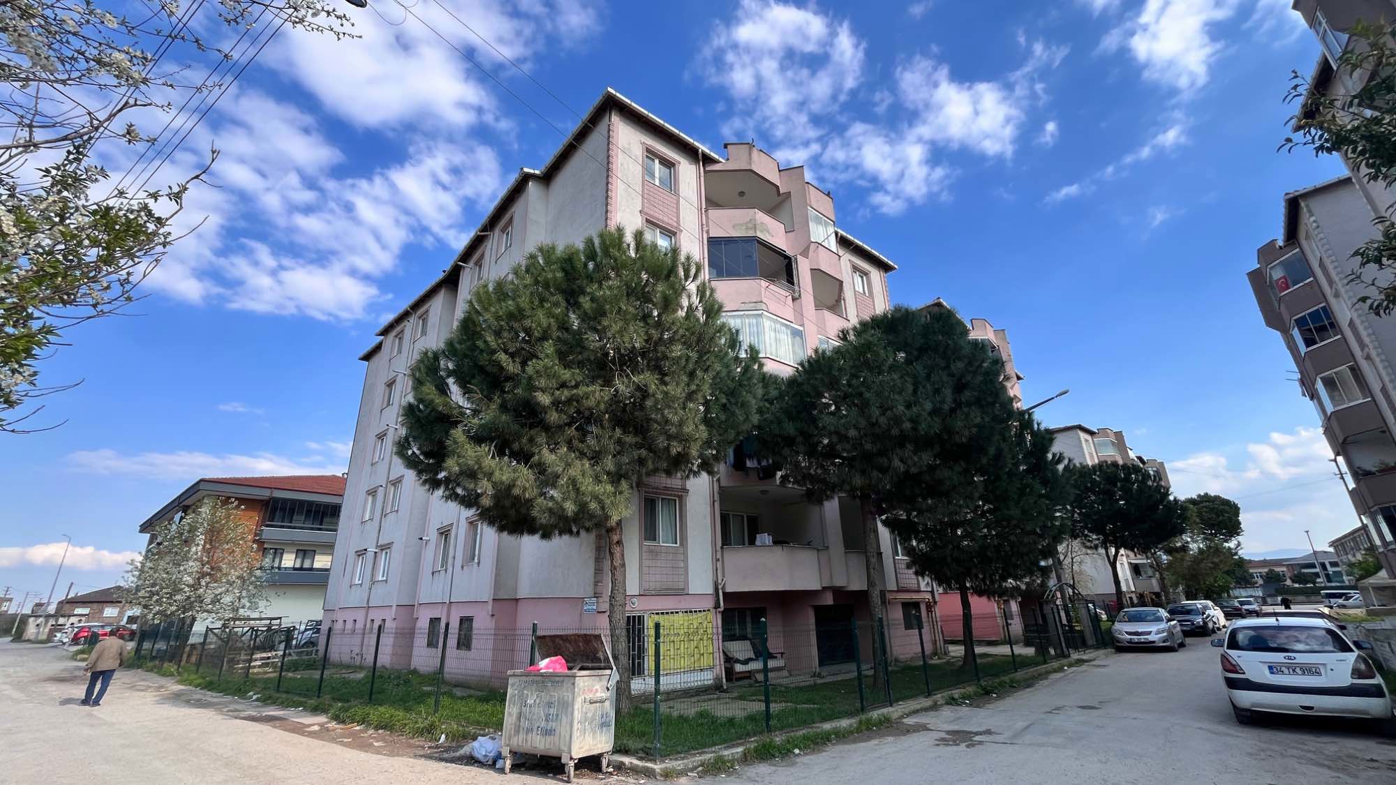 REMAX MAVİDEN TEKELERDE 3.KAT 2+1 CAMBALKONLU 100 M2 DAİRE