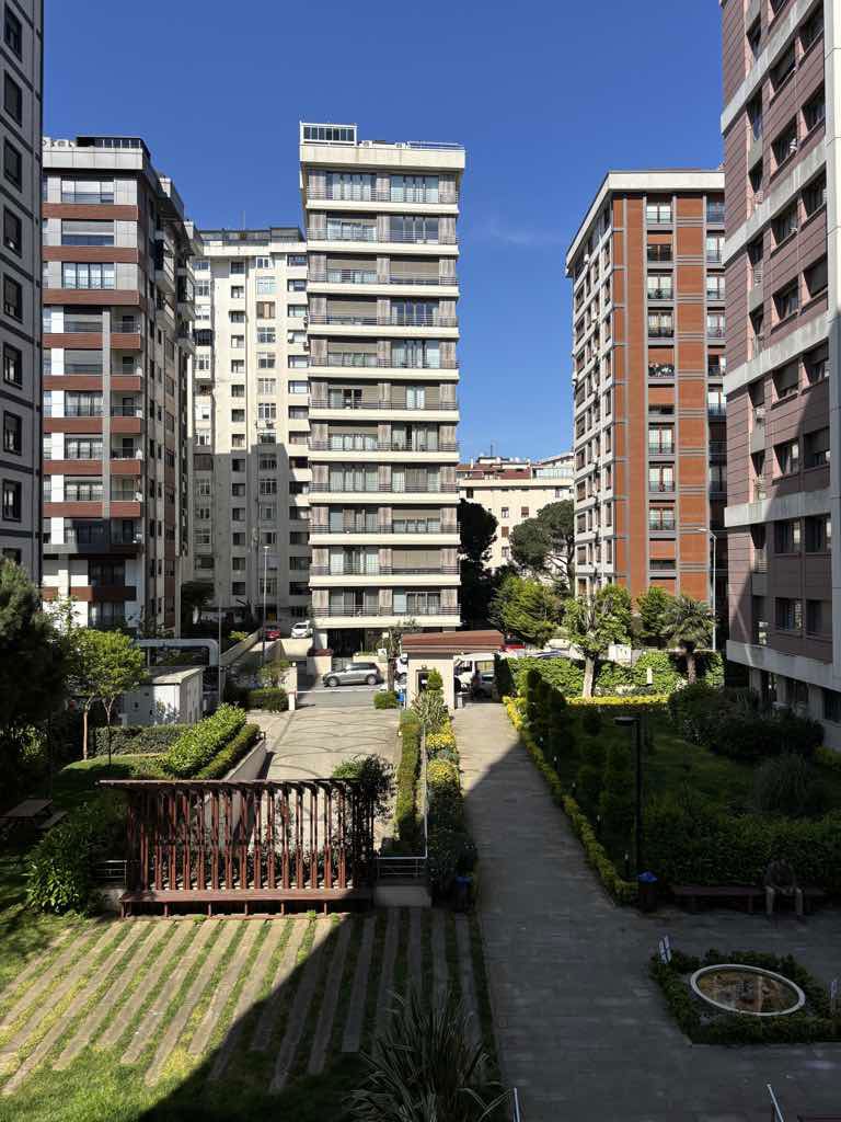 ERENKÖY FEZA SİTESİ’NDE 7/24 GÜVENLİKLİ, OTOPARKLI 3+1 KİRALIK DAİRE