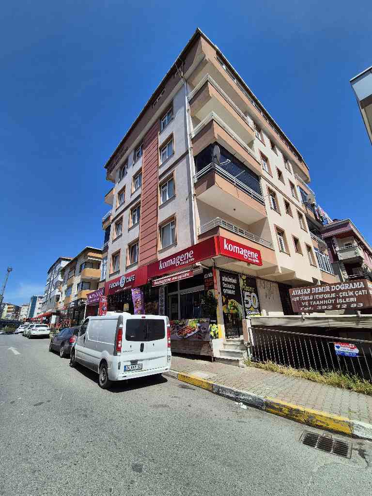MARMARAY YAKINI İSTASYON CADDESİ’NDE 3 BALKONLU GENİŞ 3+1