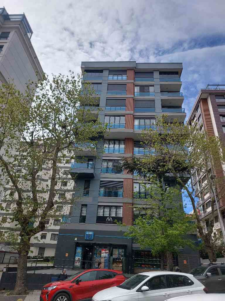 BOSTANCI'DA TÜM ULAŞIM ARAÇLARINA YAĶIN 127M2 NET 3,5+1 -115.000.TL