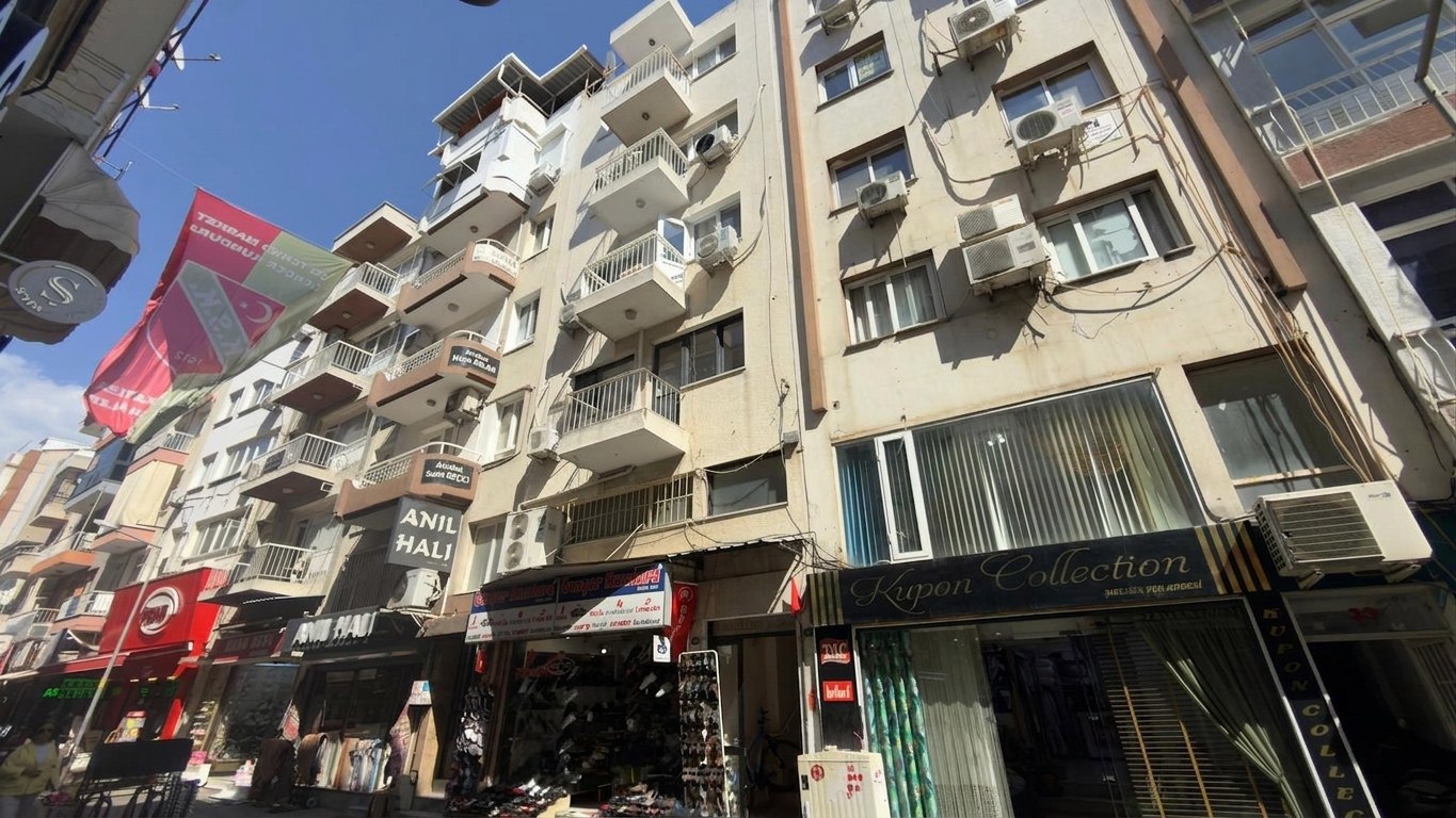 KARŞIYAKA ÇARŞI'DA 2+1 SATILIK DAIRE