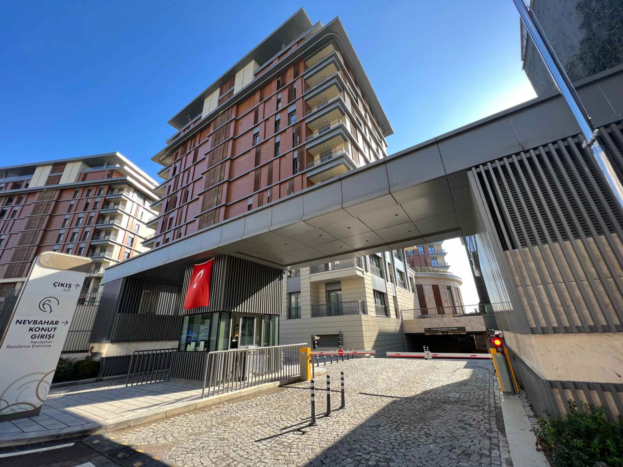 NEVBAHAR ÜSKÜDARDA SITE İÇINDE 1+1 KIRALIK DAIRE GÜVENLIKLI
