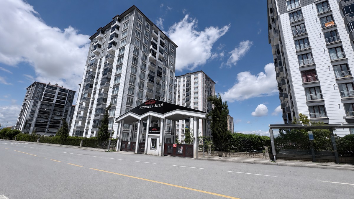 YAKINCA MAHALLESİ ALTINORDU SİTESİNDE 3+1 SATILIK DAİRE