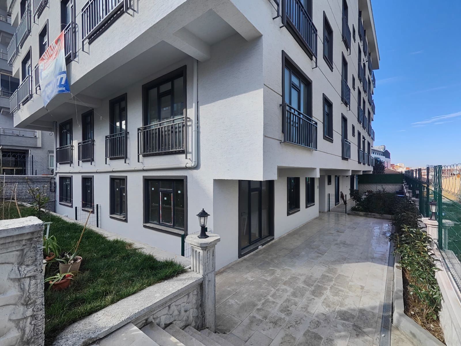 BEYLİKDÜZÜ YAKUPLU'DA 2+1 SATILIK DAİRE