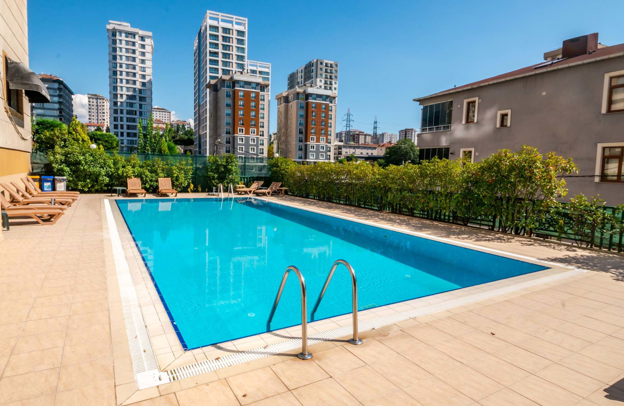 KIRALIK 3+1 FINANS MERKEZI KARŞISI SITE MAHALLESI CADDE ÜZERINDE