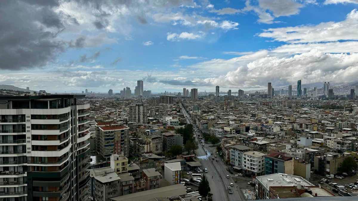 BORNOVA MODDA BULVAR 2+1 LÜKS EŞYALI DAIRE
