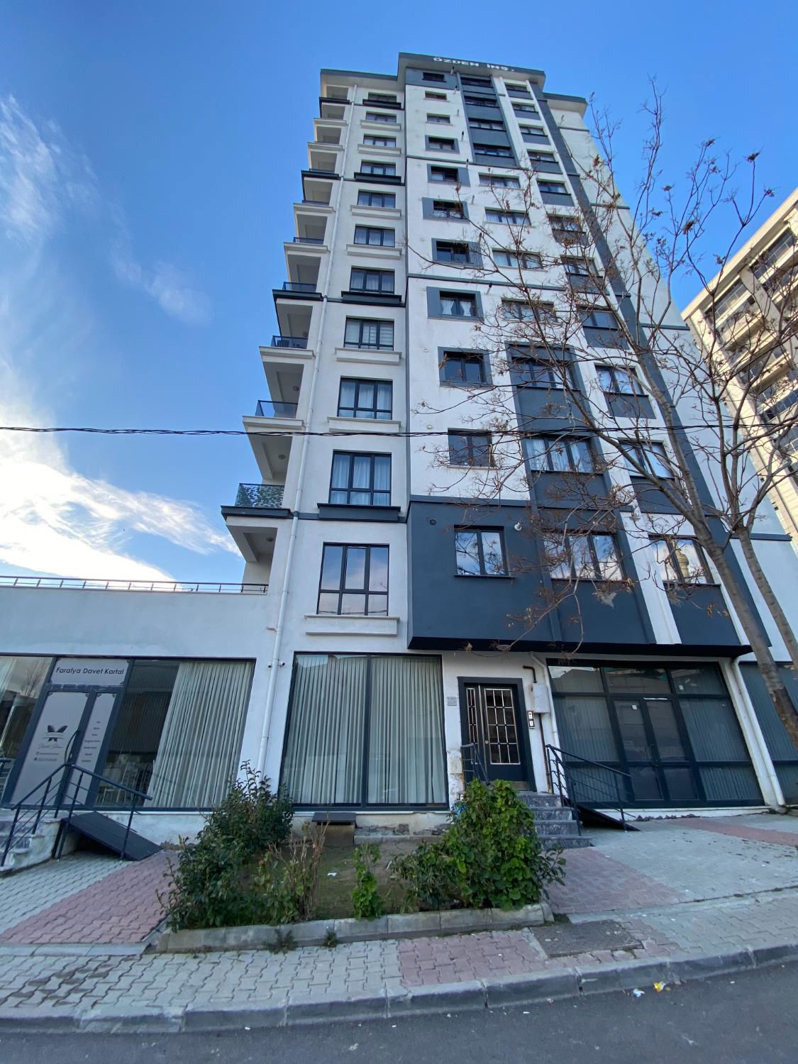 METRO YÜRÜME MESAFESİNDE CUMHURİYET MAHALLESİNDE 3+1 DAİRE