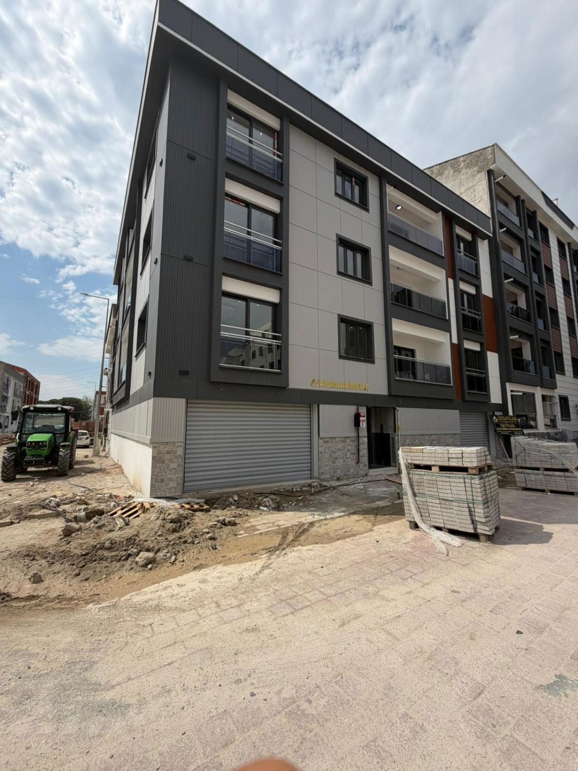 SARUHANLI CENGIZ TOPEL'DE KAPALI OTOPARKLI SIFIR 2+1 DAIRE