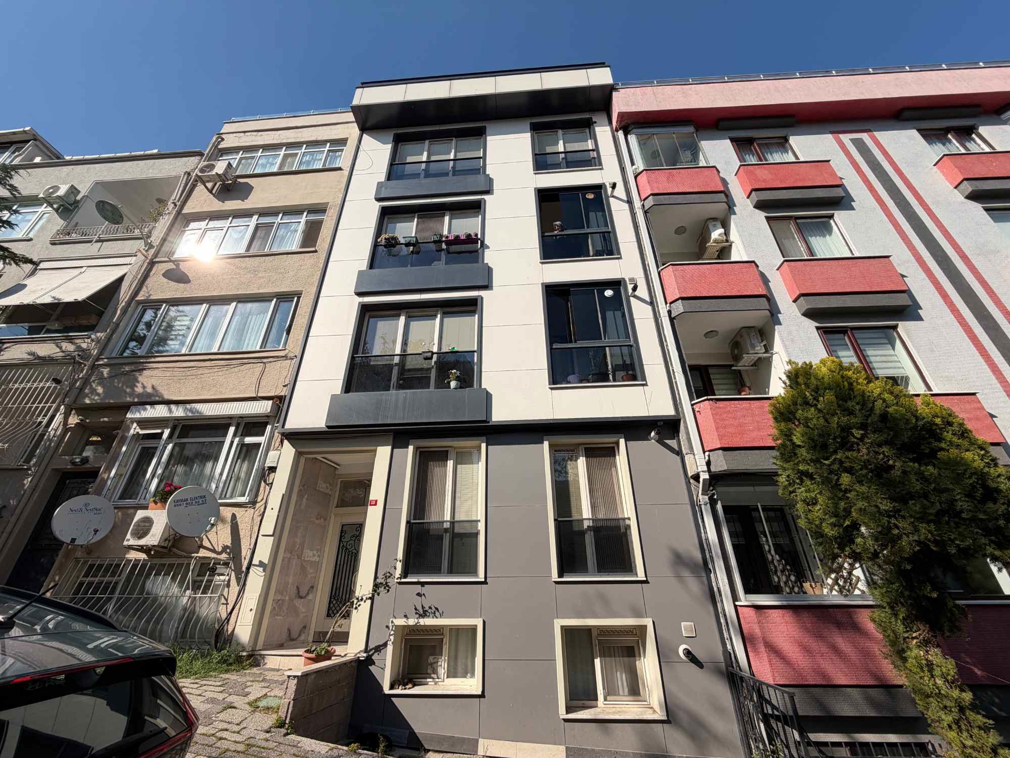 ÜSKÜDAR SELİMİYE’DE HAREM’E YAKIN KONUMDA SATILIK 2+1 DAİRE