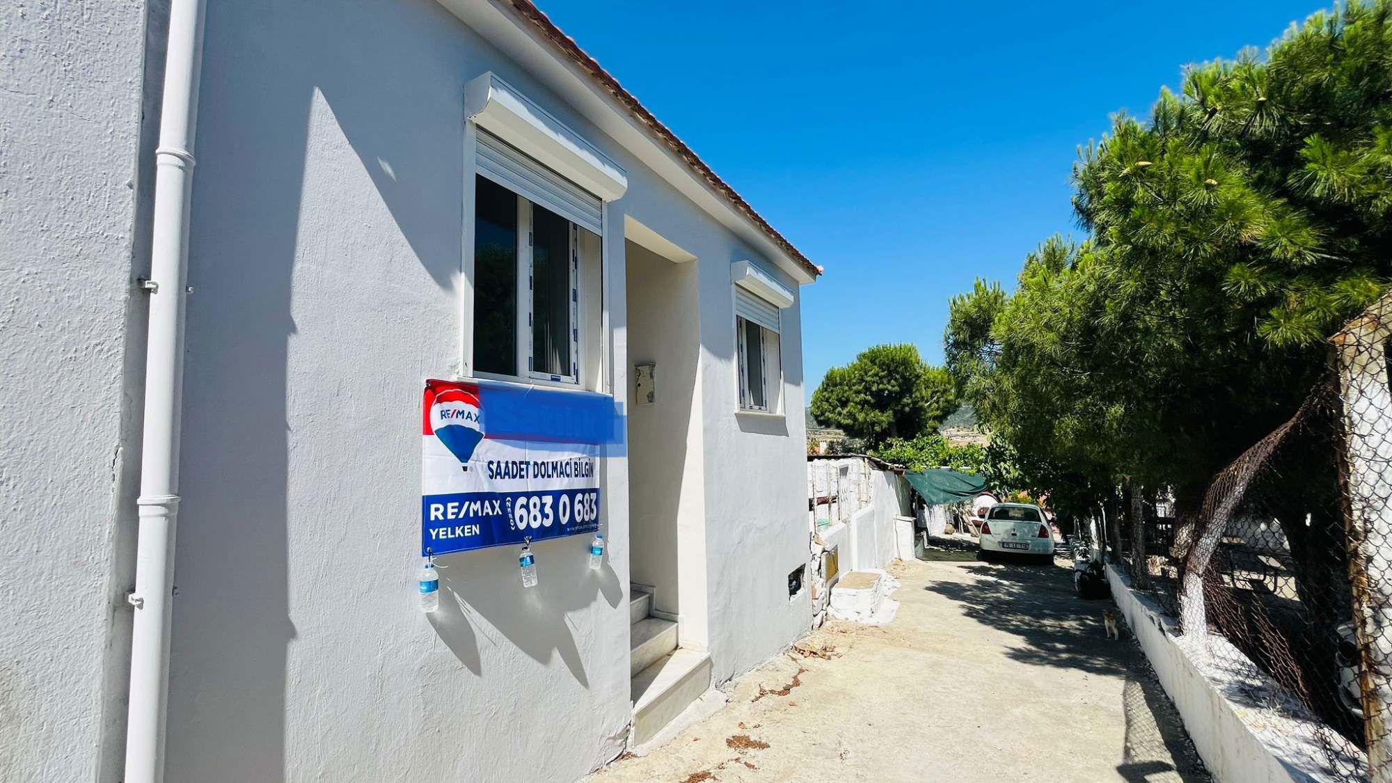 URLA BADEMLER MERKEZDE KÖY TİYATROSU BİTİŞİĞİNDE MÜSTAKİL GİRİŞLİ TADİLATLI 1+1 KİRALIK DAİRE